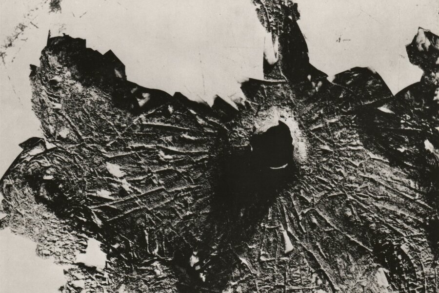 Čestmír Krátký, Přízrak, 1963, 40,8×58,7 cm); foto: Alena Urbánková